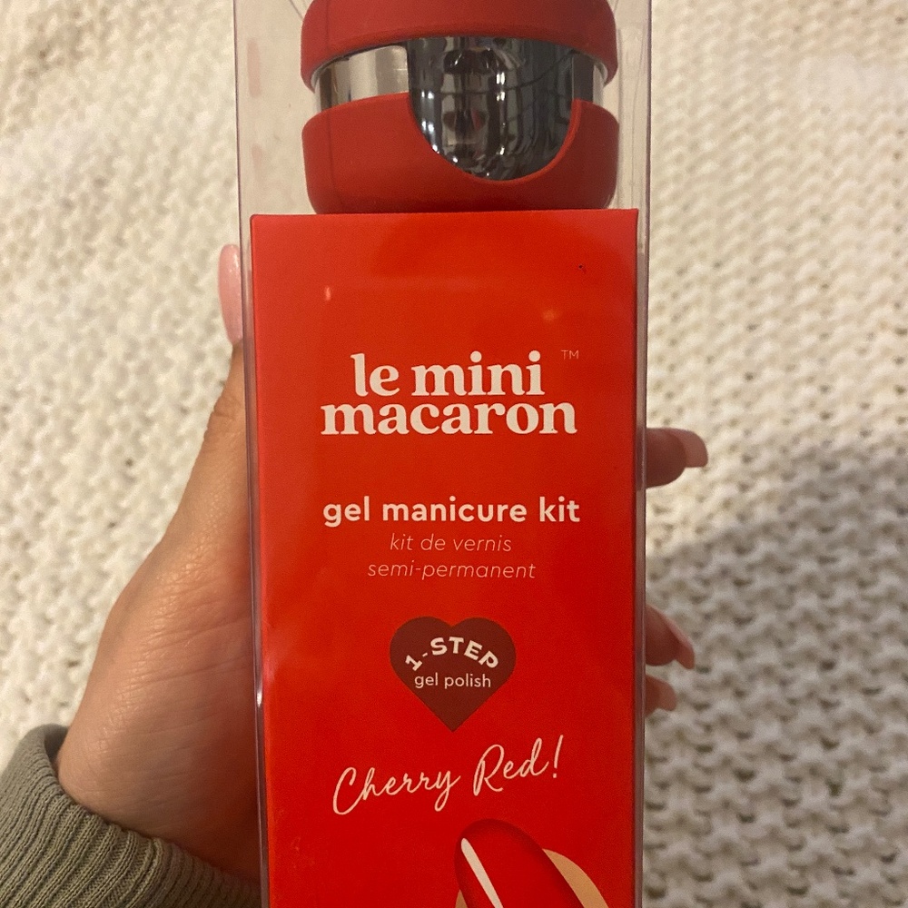 Le Mini Macaron Gel Manicure Kit